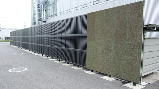 目隠し金属壁経の施工例(タクボエンジニアリング(株)東金テクニカルセンター) 目隠し金属壁経の施工例(タクボエンジニアリング(株)東金テクニカルセンター)
