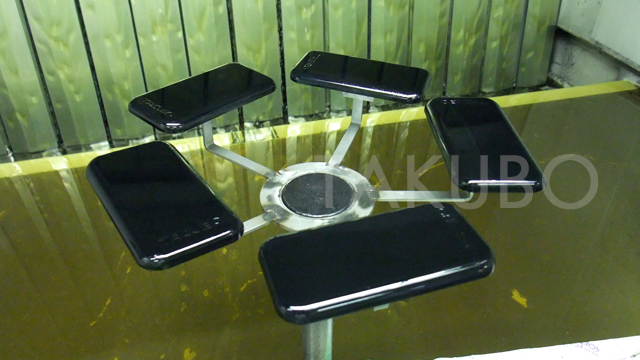 スマートフォンカバー部品 平置き回転治具例 スマートフォンカバー部品 平置き回転治具例