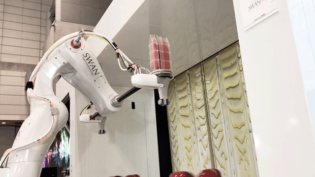スワンロボットへ装着デモ1 実写(高機能塗料展2018にて) スワンロボットへ装着デモ1 実写(高機能塗料展2018にて)